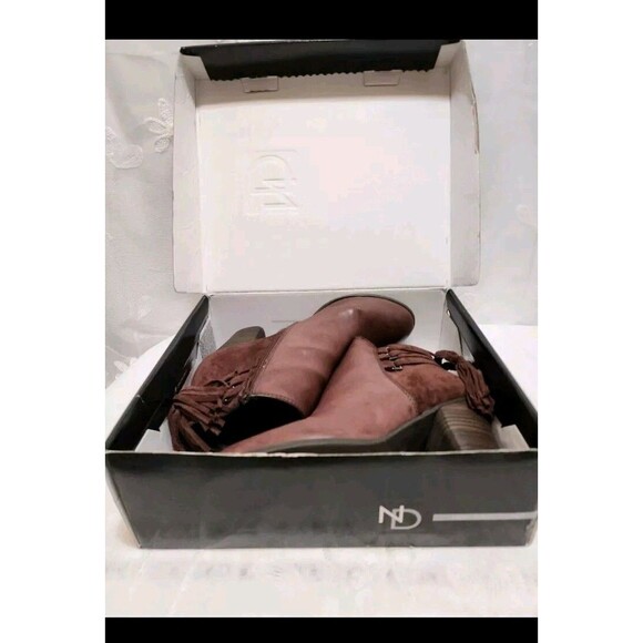 NEW DIRECTIONS WOMENS 9 BROWN ZIP ANKLE BOOTIES JOJO SUEDE FRINGE TASSLE STYLISH - Picture 12 of 13